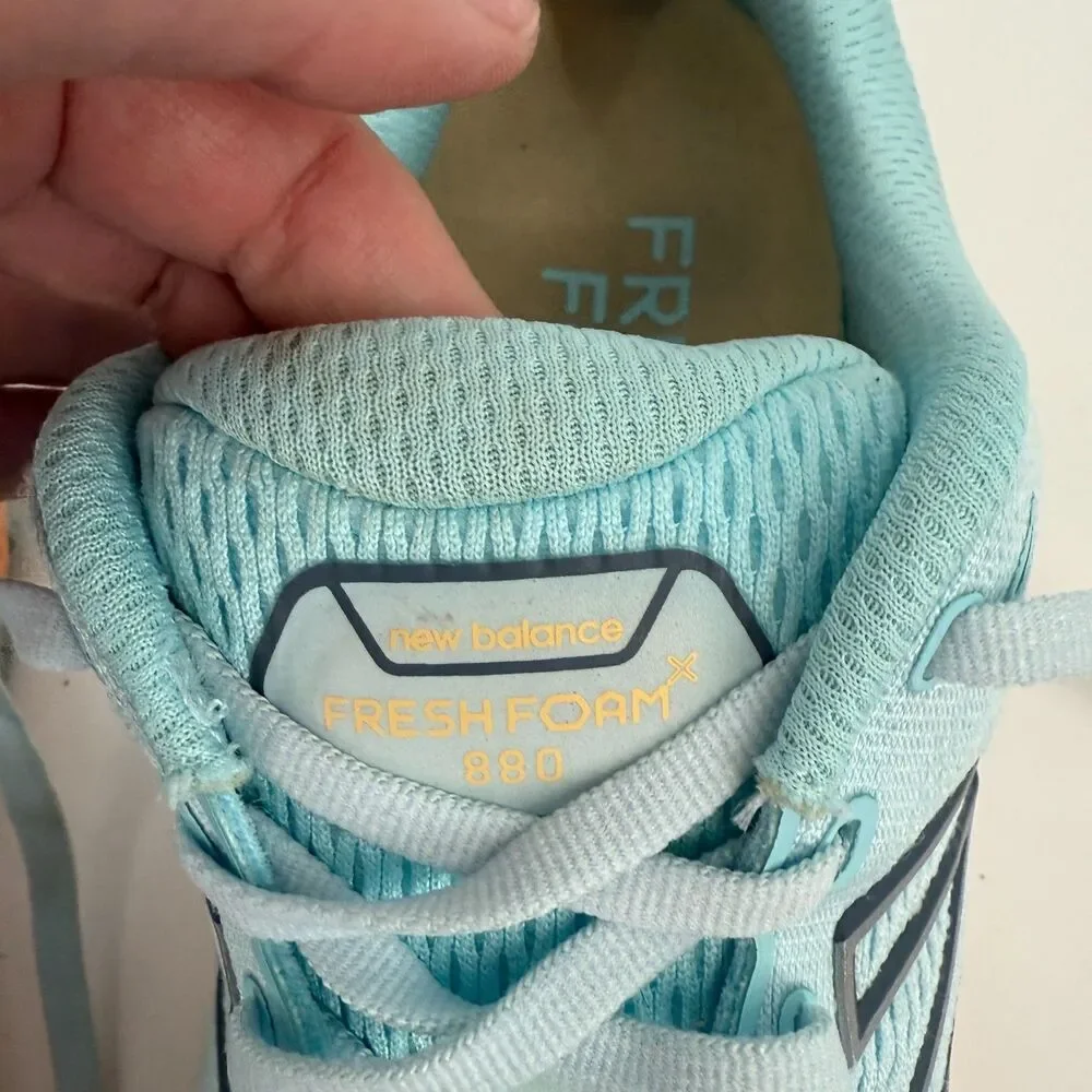 New Balance Women's Fresh Foam 880v11 Light Blue Running Outdoor Size 10.5